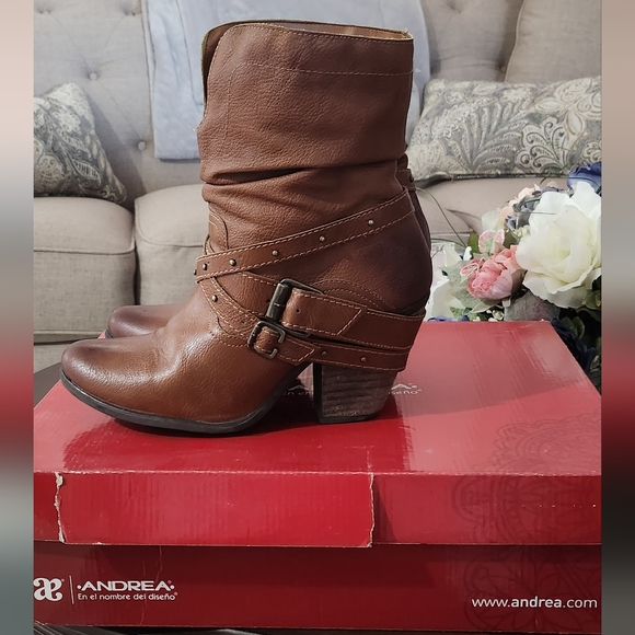 Andrea Boots - Picture 4 of 7
